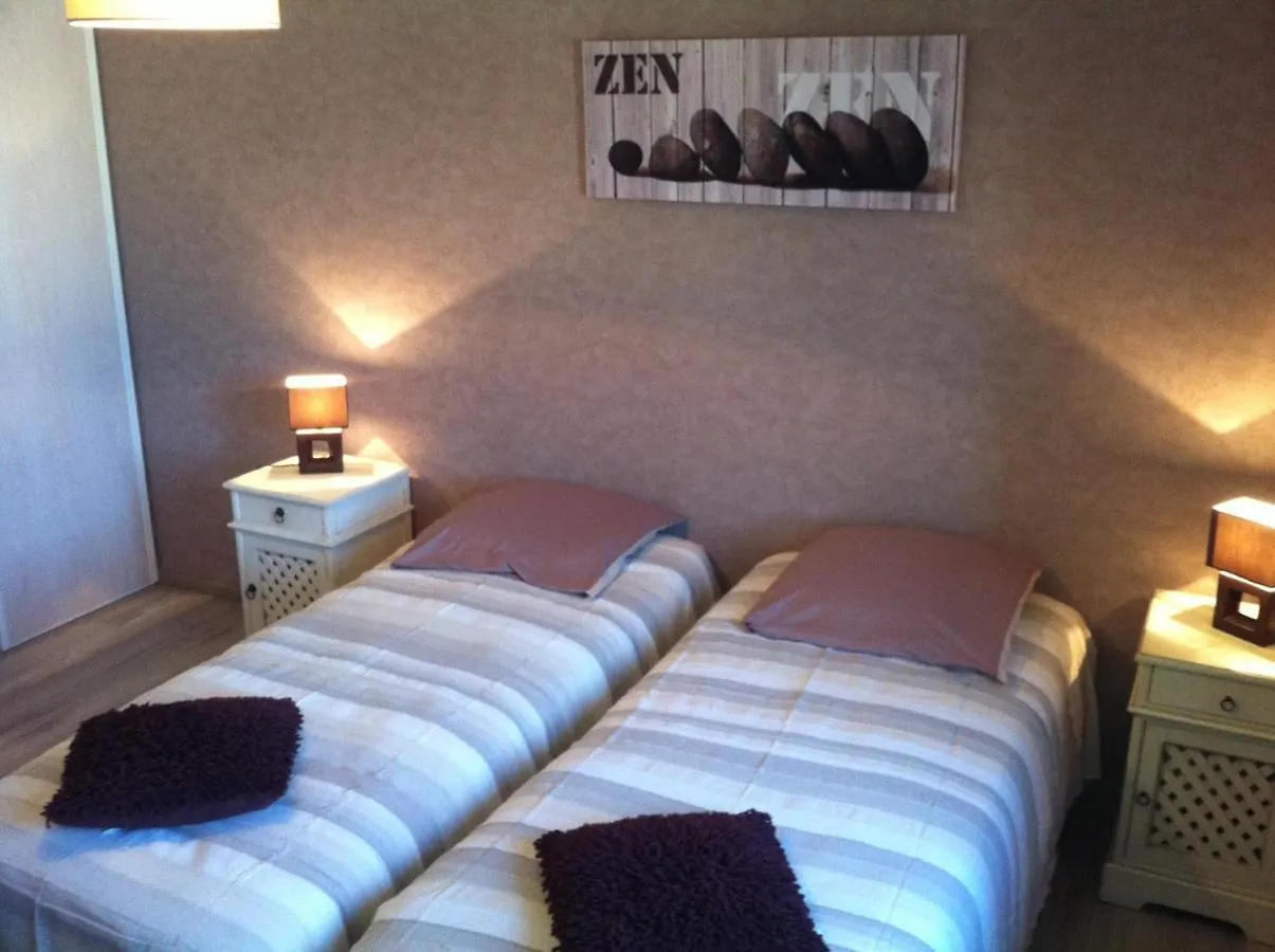Holiday home La Villa Des Amandiers Assieu